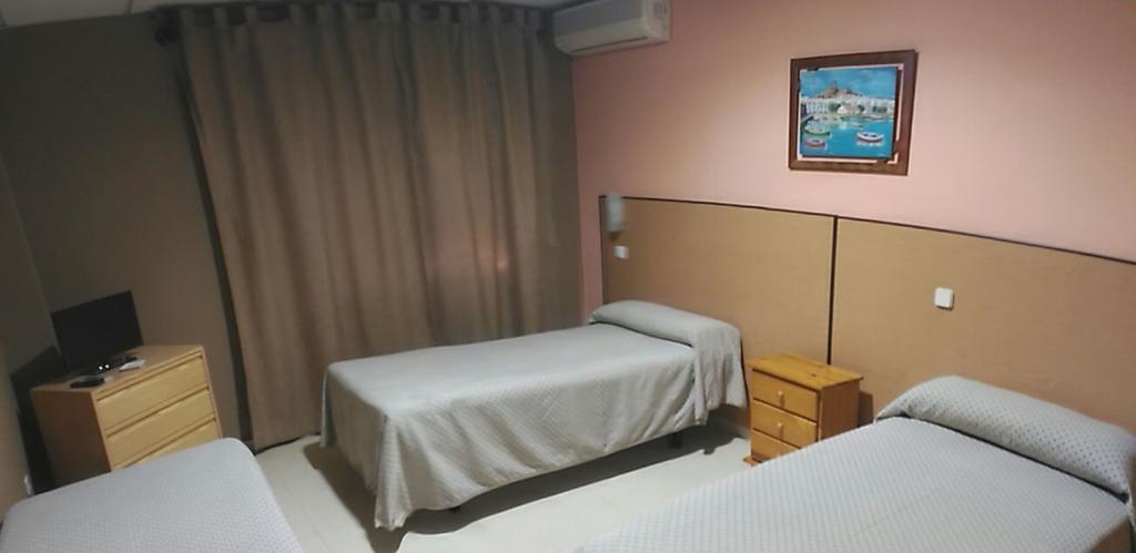 Hostal Ds Velilla de San Antonio Zewnętrze zdjęcie