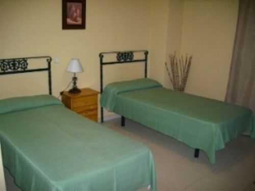Hostal Ds Velilla de San Antonio Zewnętrze zdjęcie