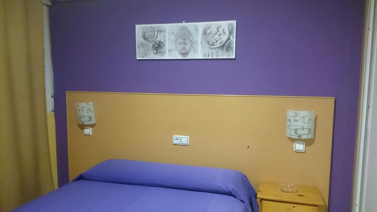 Hostal Ds Velilla de San Antonio Zewnętrze zdjęcie