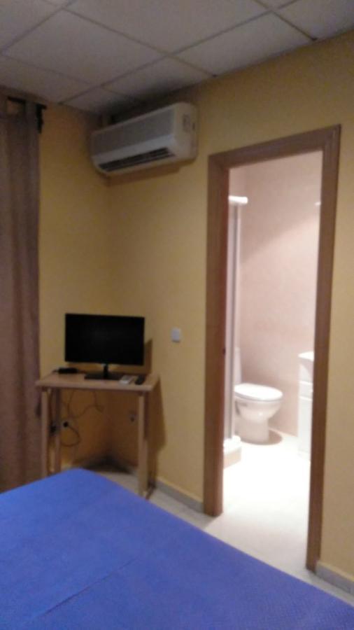 Hostal Ds Velilla de San Antonio Zewnętrze zdjęcie