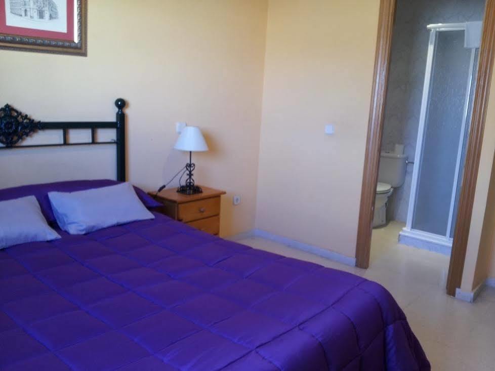 Hostal Ds Velilla de San Antonio Zewnętrze zdjęcie